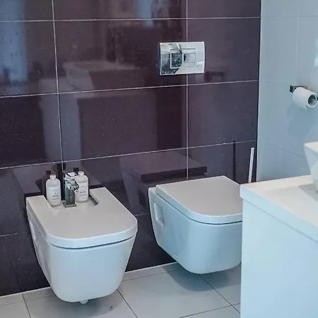 Апартаменты Przestronny Apartament W Kamienicy Blisko Dworca Гдыня