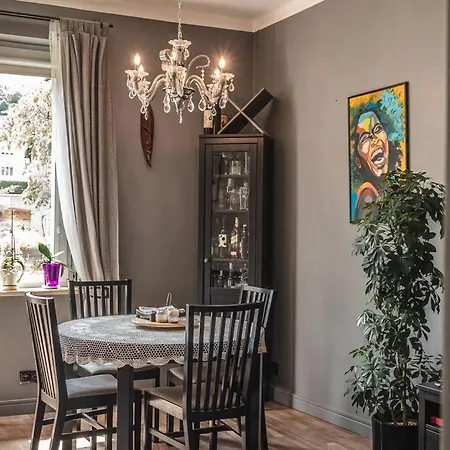 Przestronny Apartament W Kamienicy Blisko Dworca Гдыня