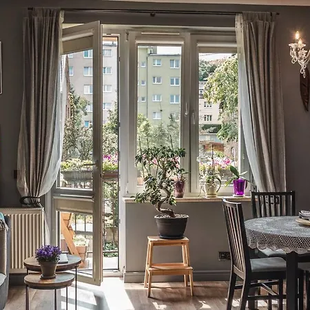 Przestronny Apartament W Kamienicy Blisko Dworca